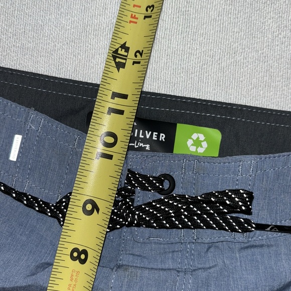 Quicksilver men’s blue and teal board shorts size 29 - Picture 6 of 9